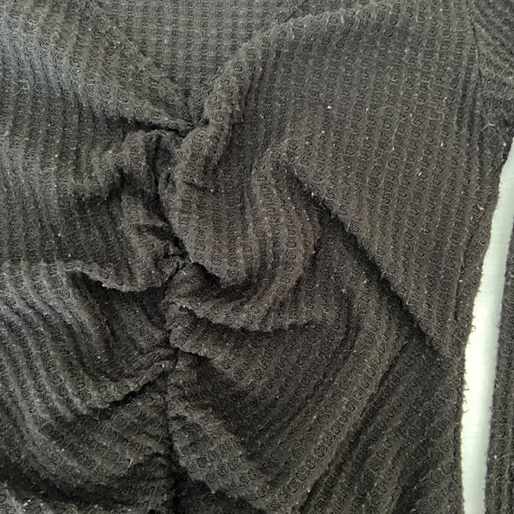 Black cute sweater size small with front cinch design - Picture 2 of 5